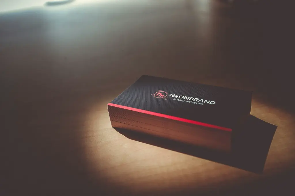 unsplash_VwAOjP-m3bA_visiting card.webp